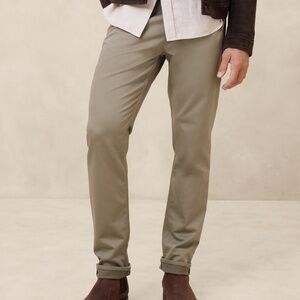 Men’s slim fit travel pant from Banana Republic | 32x32